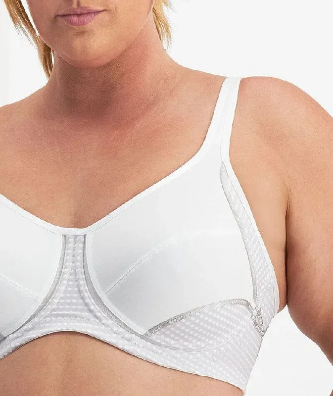 berlei-electrify-mesh-underwire-sports-bra-white-1