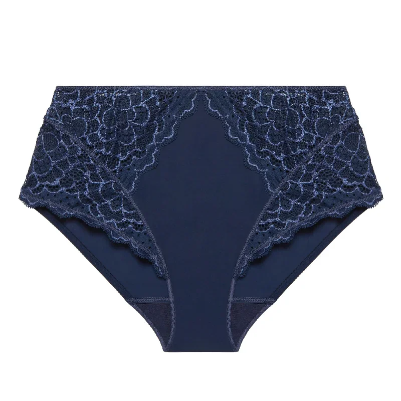 Simone Pérèle Caresse Control Brief